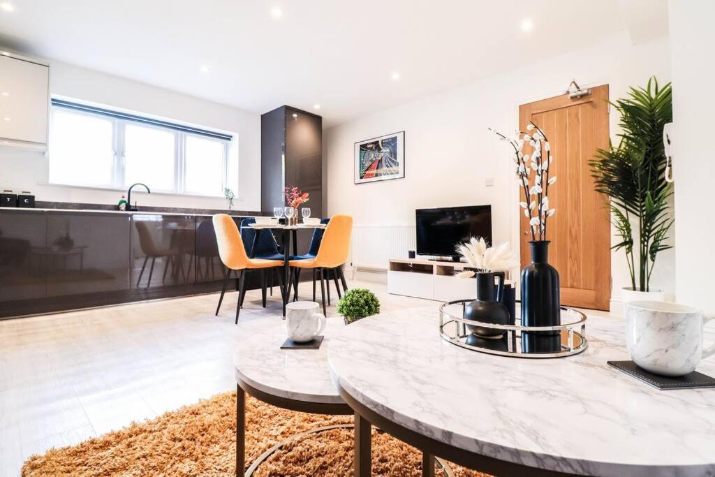 Rare 1 Bed Flat Close To Station - 10mins To * Londra