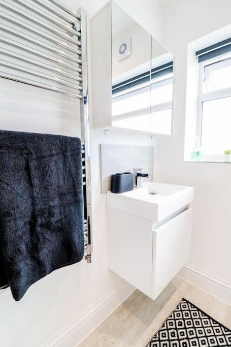 Apartament Rare 1 Bed Flat Close To Station - 10mins To *
